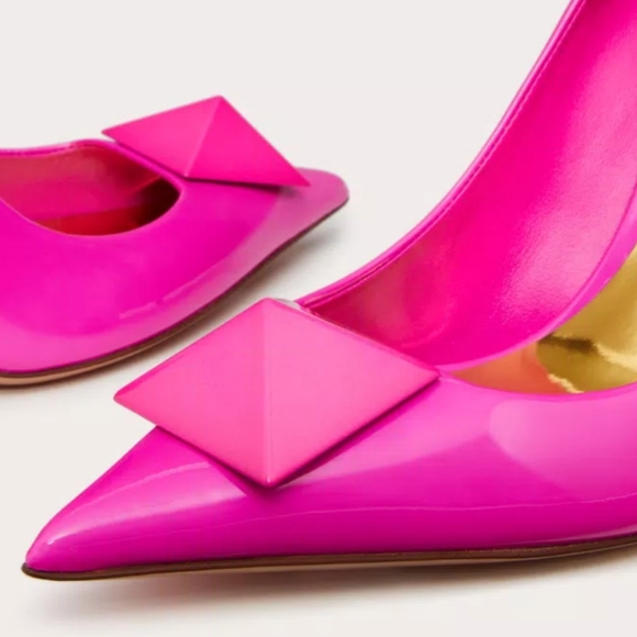 Valentino One Stud Pumps - Picture 5 of 11
